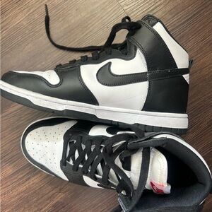 Nike Men's Black and White Sneakers
